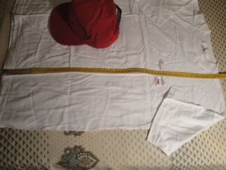 Camiseta blanca y Gorra-Visera roja. Rioja Bordón.