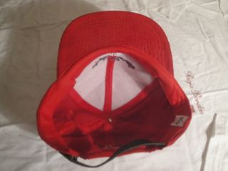 Camiseta blanca y Gorra-Visera roja. Rioja Bordón.