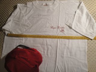 Camiseta blanca y Gorra-Visera roja. Rioja Bordón.
