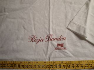 Camiseta blanca y Gorra-Visera roja. Rioja Bordón.