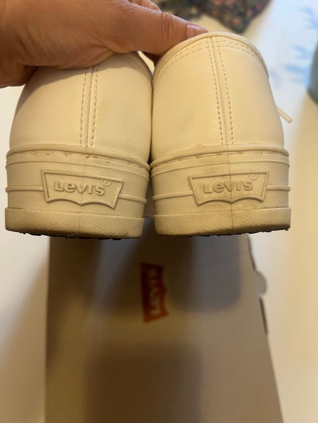 Zapatillas Levis blancas - T36