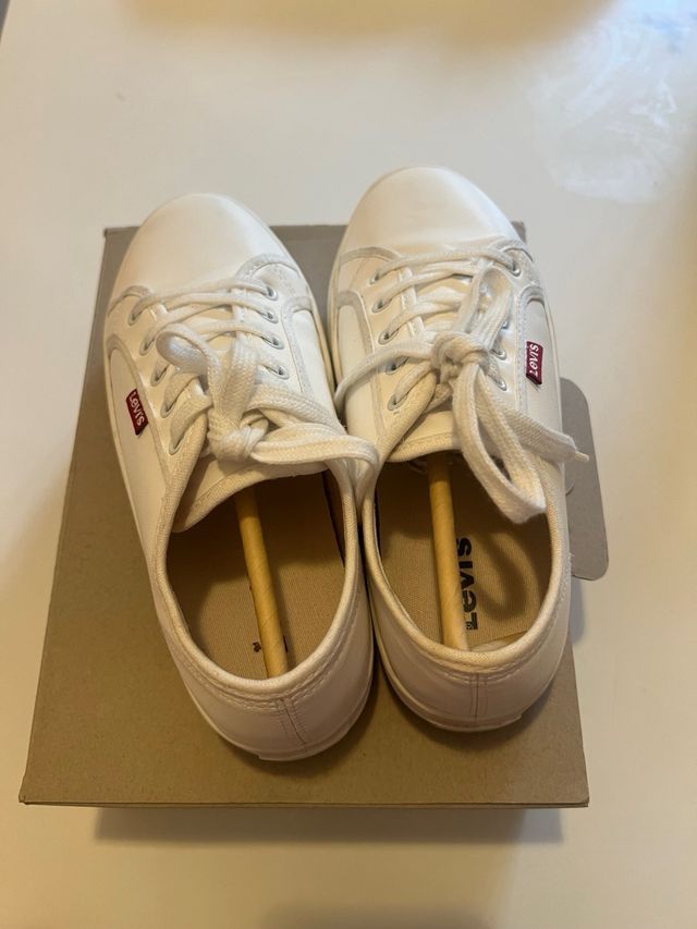 Zapatillas Levis blancas - T36