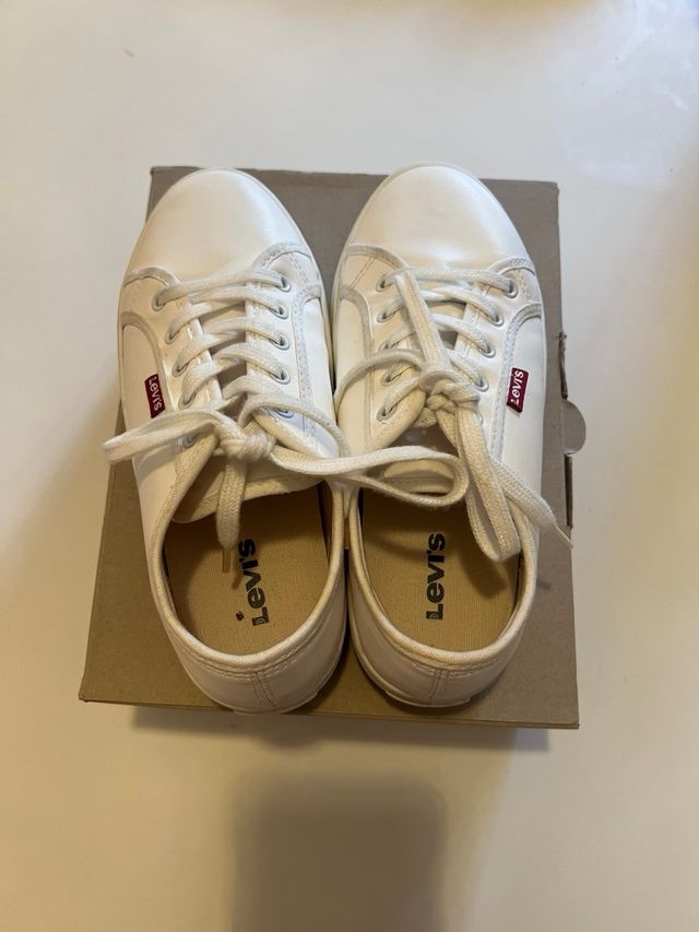 Zapatillas Levis blancas - T36