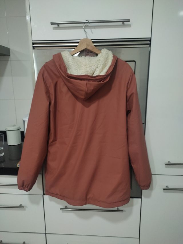 Cazadora marrón con borreguillo