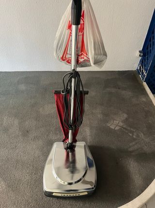 Pulidora de suelo con recambios.