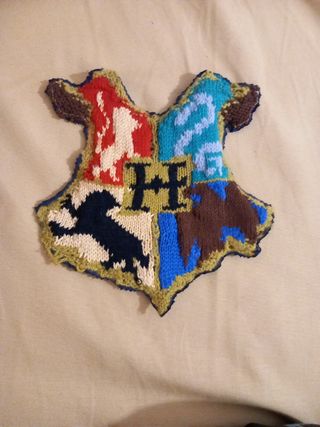 Stemma Hogwarts lavorato a maglia