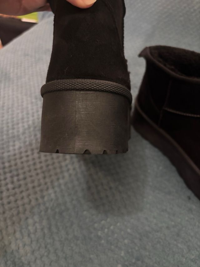 Botas negras tipo UGG con plataforma