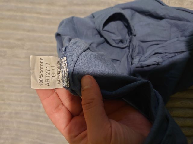 Camiseta de tirantes color azul .