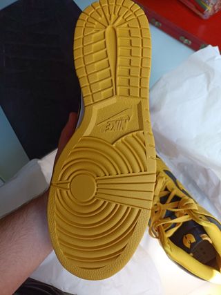 Nike Dunk High Wu-Tang amarillas