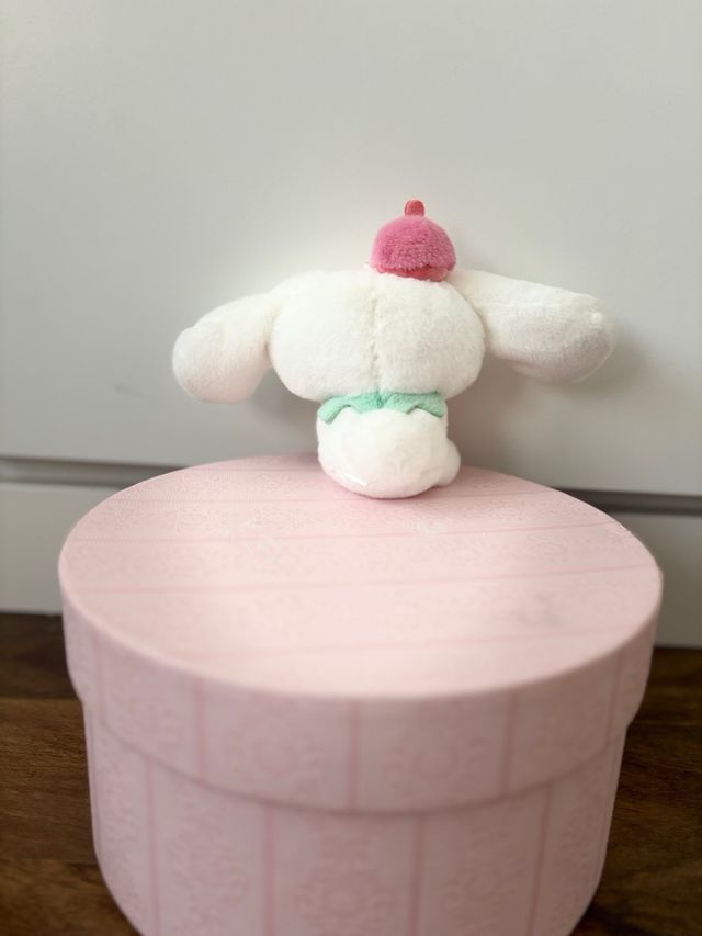 Peluche Cinnamoroll da 10 cm con fragola