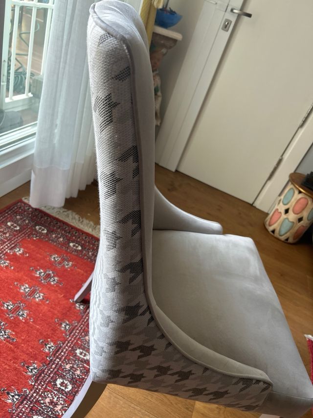 4 Sillas de comedor y 2 butacas. Total 6