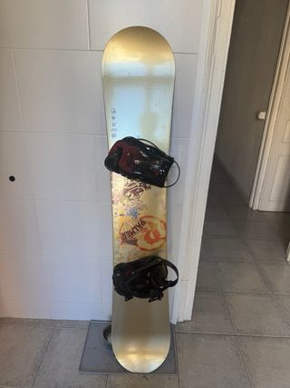 Tabla principiante Snowboard  y fijaciones. 