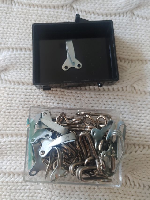 Ganchos cortina metal plata de dos tipos diferente