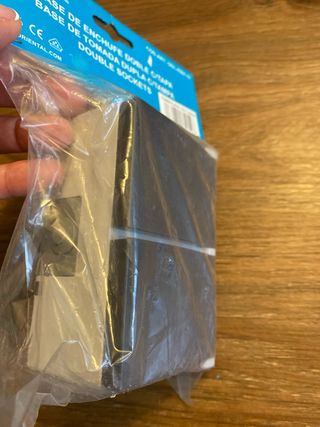 Base enchufe doble c/tapa (2uds)