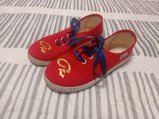 Zapatillas rojas niña