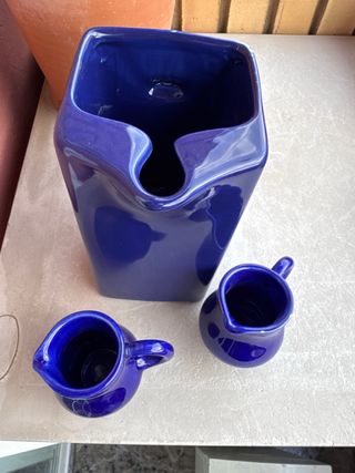 Jarra y cremeras azules cerámica