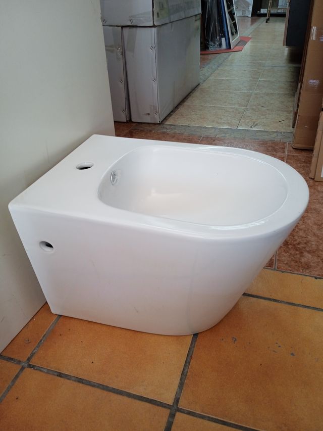 CH023 - Conjunto inodoro y bidé suspendidos