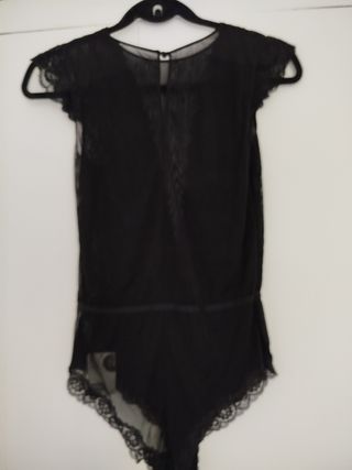 Body encaje negro con transparencias