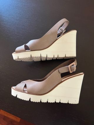 Sandalias Le Crabe Rouge gris topo.