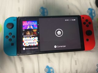 Nintendo Switch OLED + 3 juegos y dos fundas 