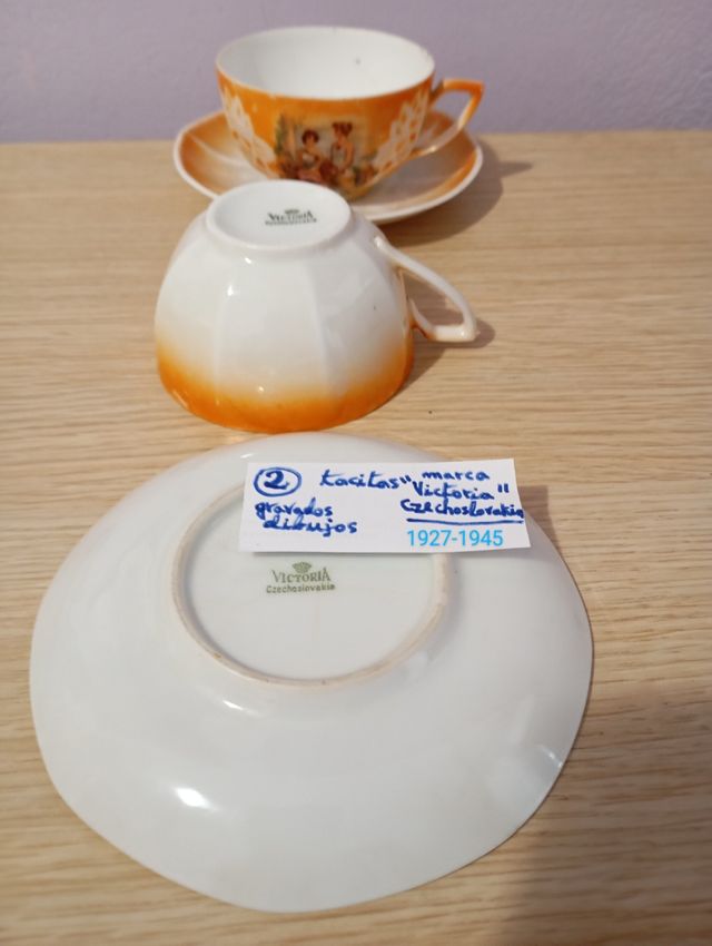 Tacitas originales porcelana antigua(de 3 clases)