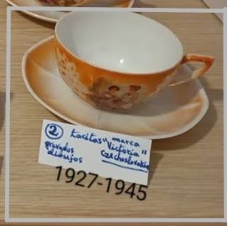 Tacitas originales porcelana antigua(de 3 clases)