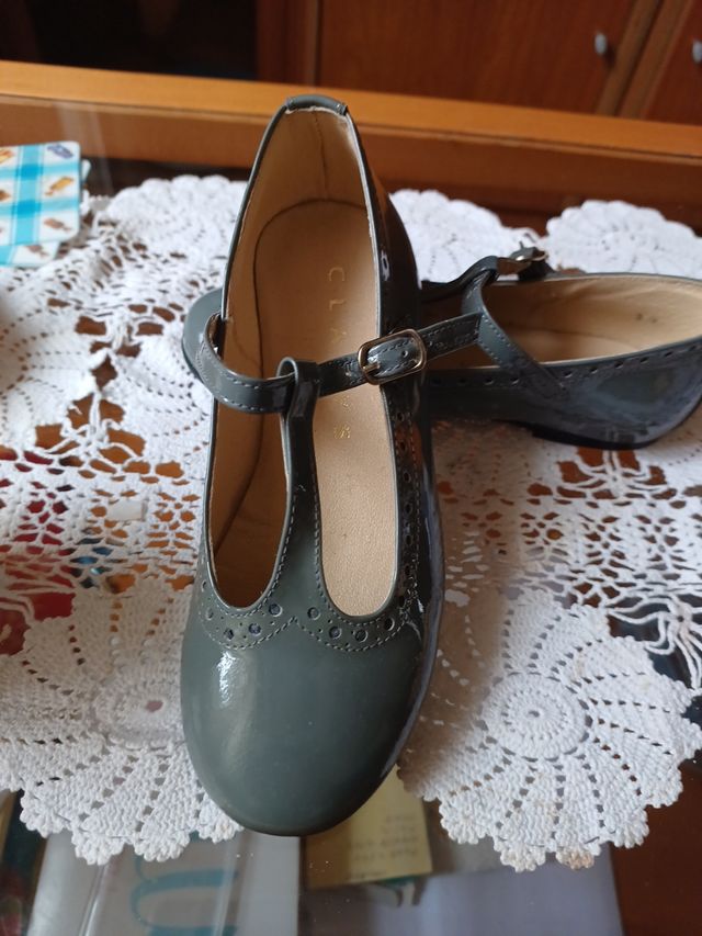 Zapatos niña charol gris T-29