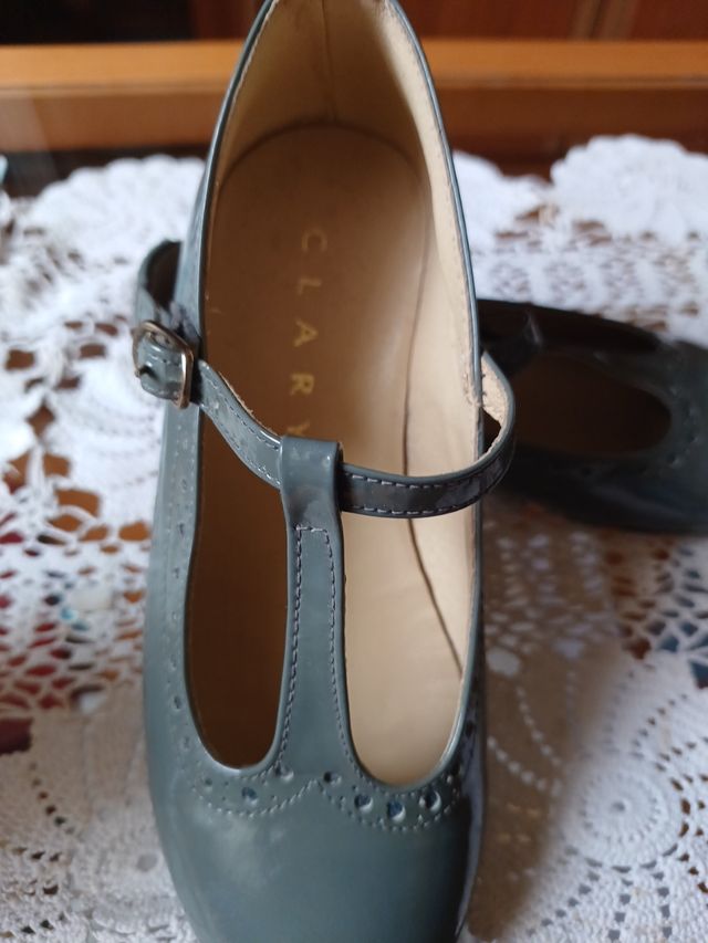 Zapatos niña charol gris T-29