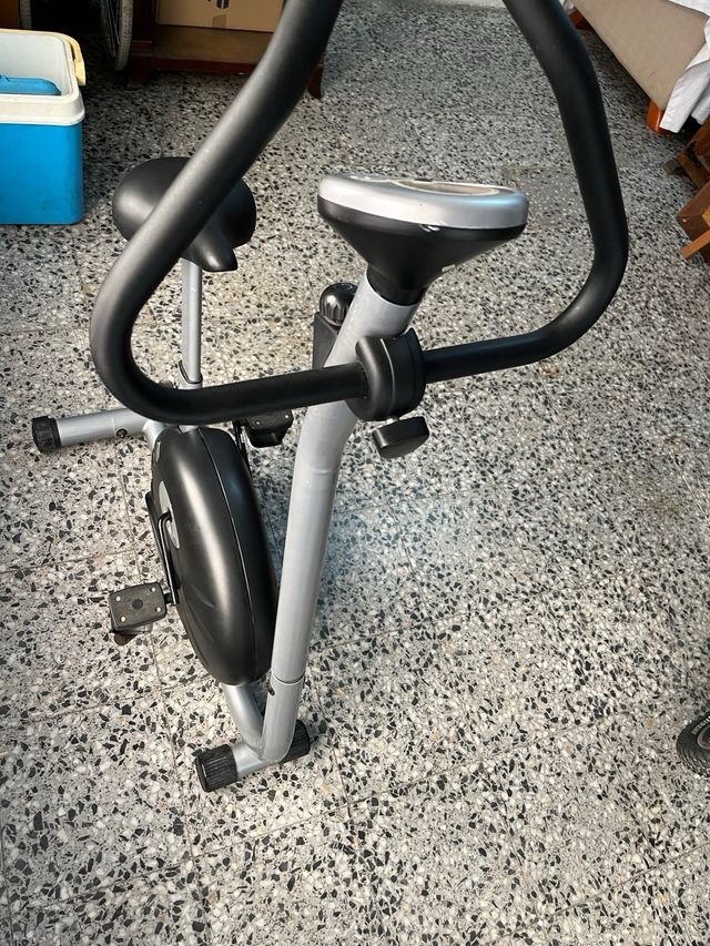 Bicicleta estática BH R2000