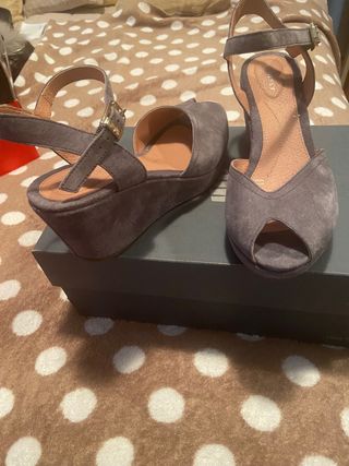 Sandalias cuña ante gris
