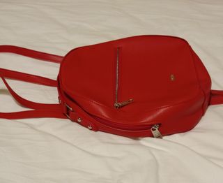 Mochila ovalada roja