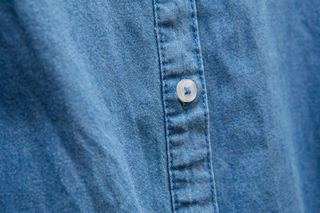 Vestido camisero en denim de Esmara