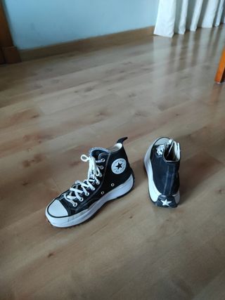 Converse Chuck Taylor negras