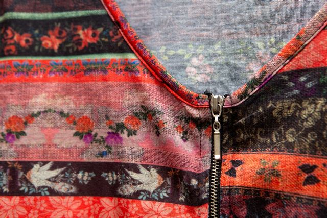 Vestido con estampado etnico de Lefties