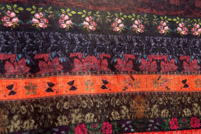 Vestido con estampado etnico de Lefties