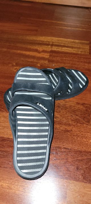 Chanclas mujer negras - cuña