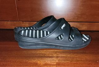 Chanclas mujer negras - cuña