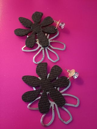 Orecchini fiori neri e argento