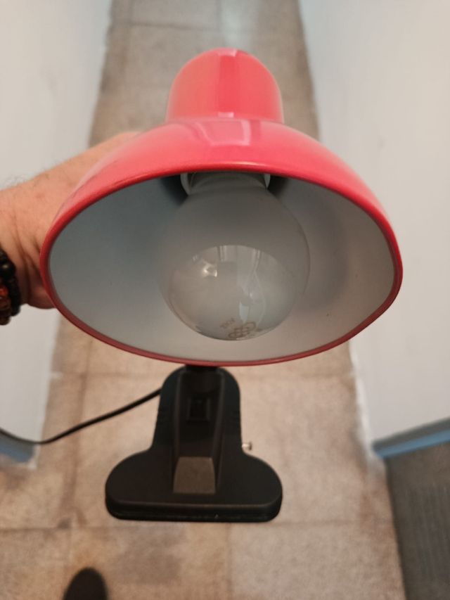 Lampara flexible de mesa roja