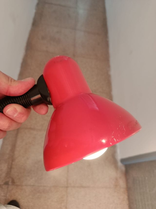 Lampara flexible de mesa roja