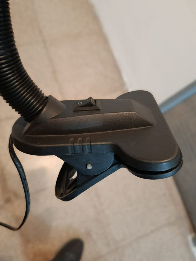 Lampara flexible de mesa roja