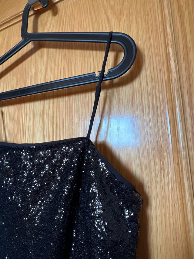 Vestido de lentejuelas de fiesta  Talla S. Color negro