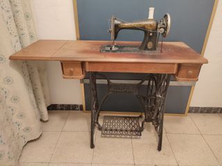 Maquina de coser antigua SINGER