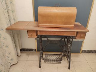 Maquina de coser antigua SINGER