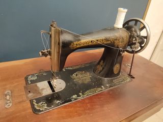 Maquina de coser antigua SINGER