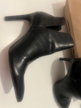 Botines Stradivarius negros, talla 35