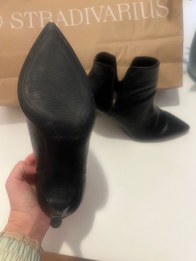 Botines Stradivarius negros, talla 35