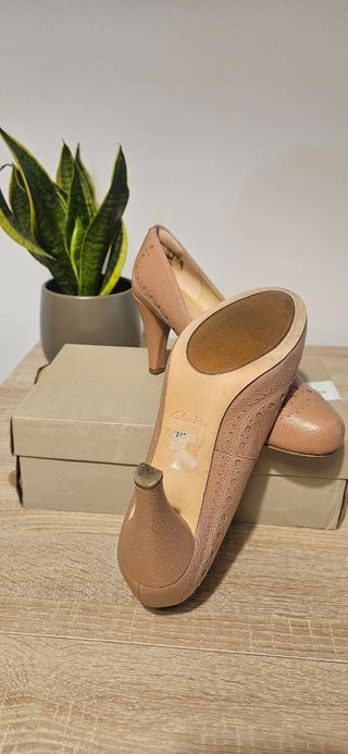 Tacones piel Clarks color nude talla 42