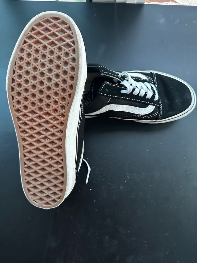 Vans Old Skool - Negras - Talla 38 y medio