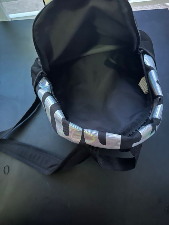 Mochila Nike negra pequeña